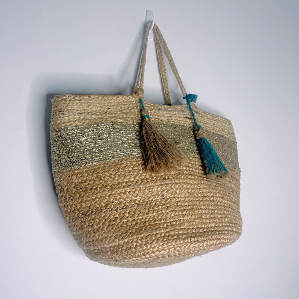 Shiraleah Jute woven straw beach bag with tassel detailing and metallic band